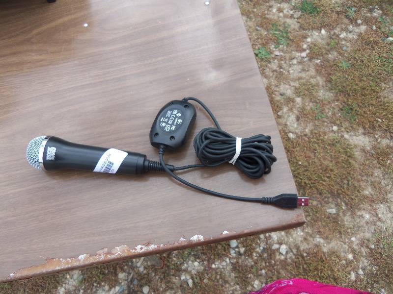 lot 74 image: rock band microphone