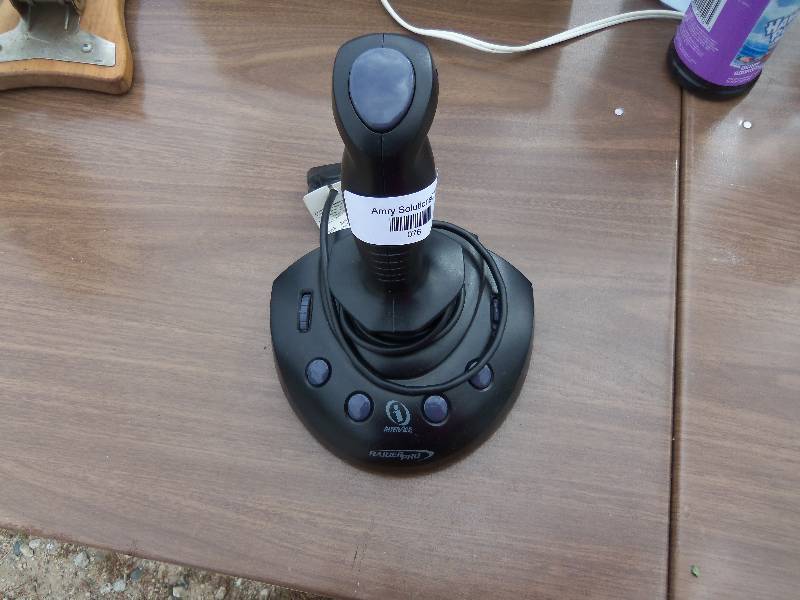 lot 76 image: computer joystick