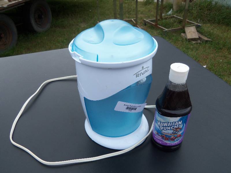 lot 83 image: snow cone maker