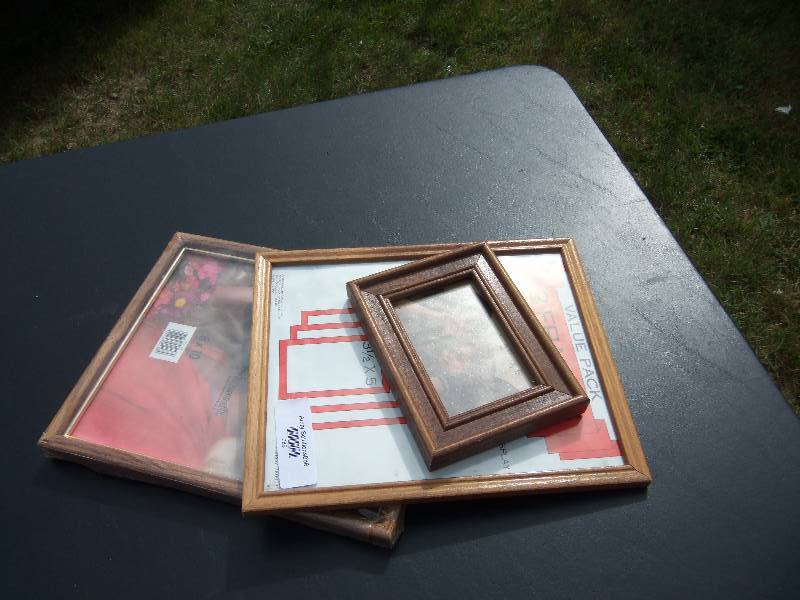 lot 86 image: picture frames