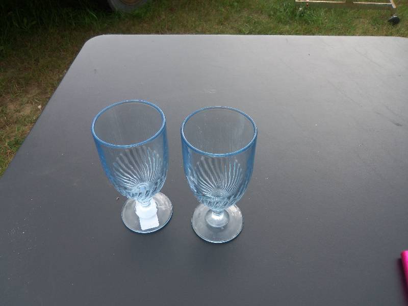 lot 91 image: Blue wine glasses
