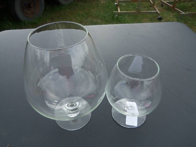 lot 94 image: blossom vases