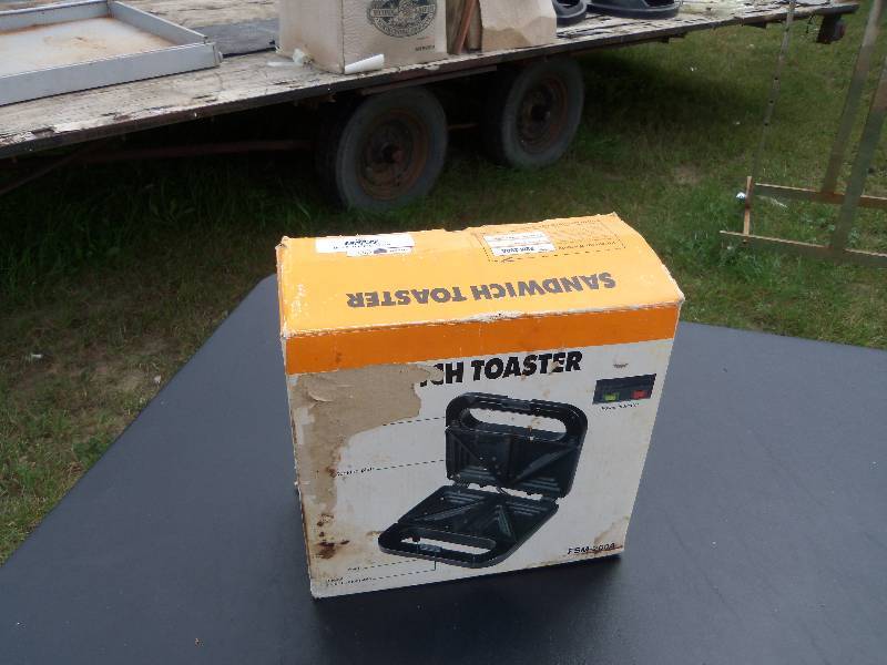 lot 100 image: Sandwich Toaster