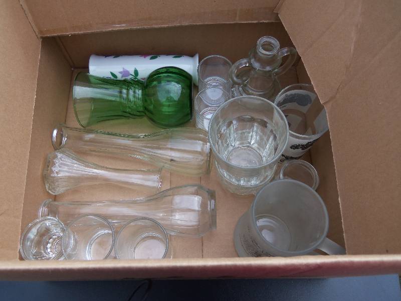 lot 105 image: Box of Glassware