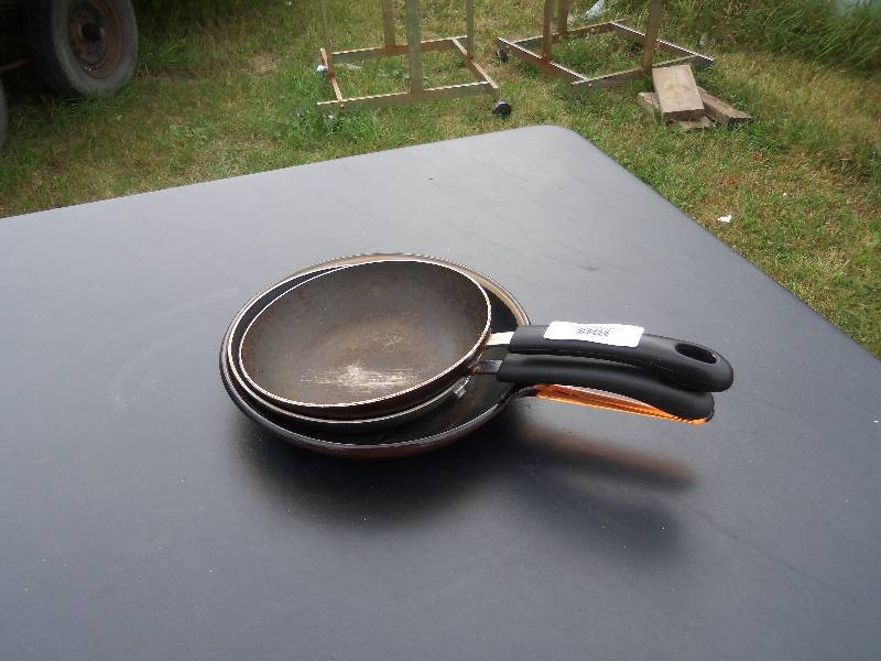 lot 110 image: 3 Frying Pans