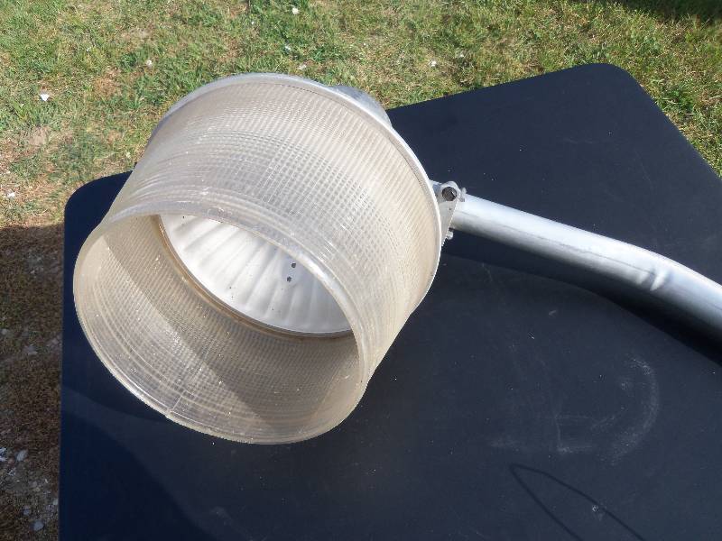 lot 112 image: Yard Light