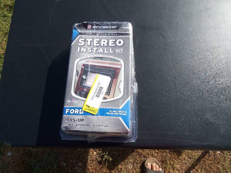 lot 120 image: Scosche Stereo Install Kit