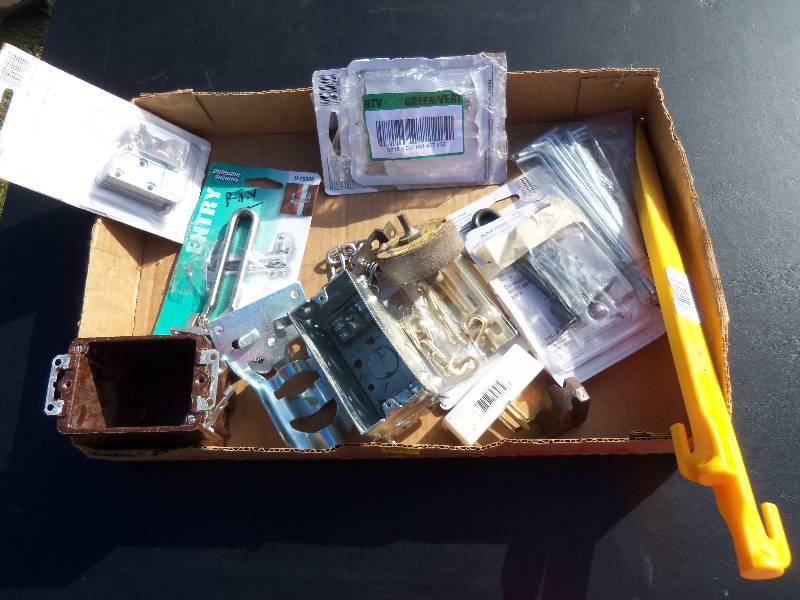 lot 137 image: Box of misc. hardware