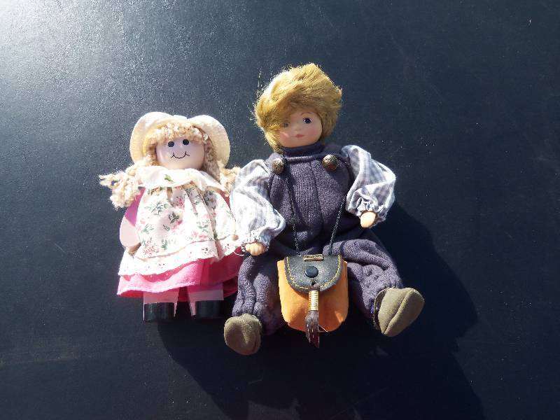 lot 164 image: Two Dolls
