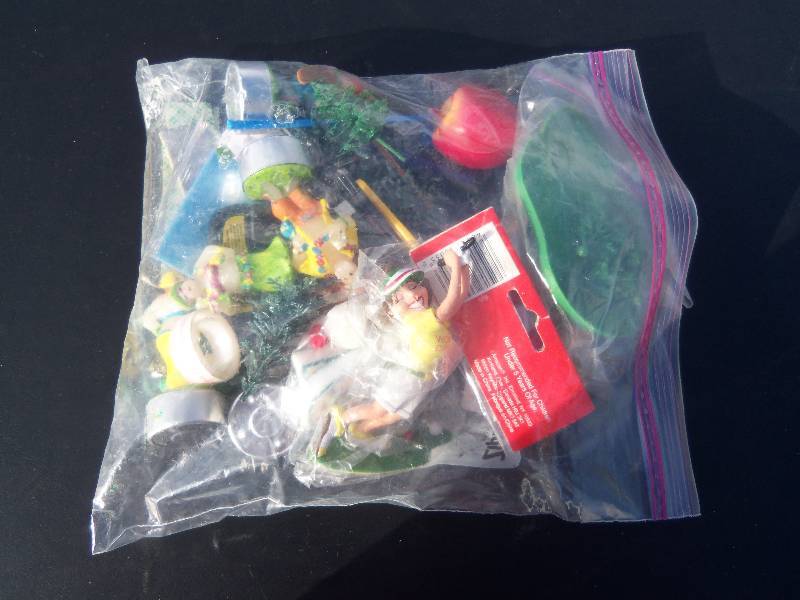 lot 175 image: Bag of Goodies