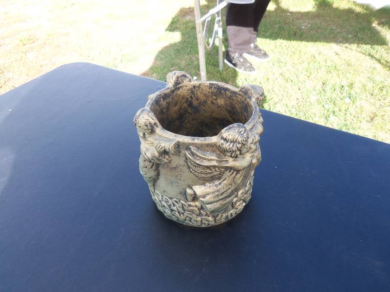 lot 176 image: Pair of Planters