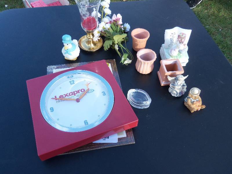 lot 204 image: Knick Knacks and Candle Holders