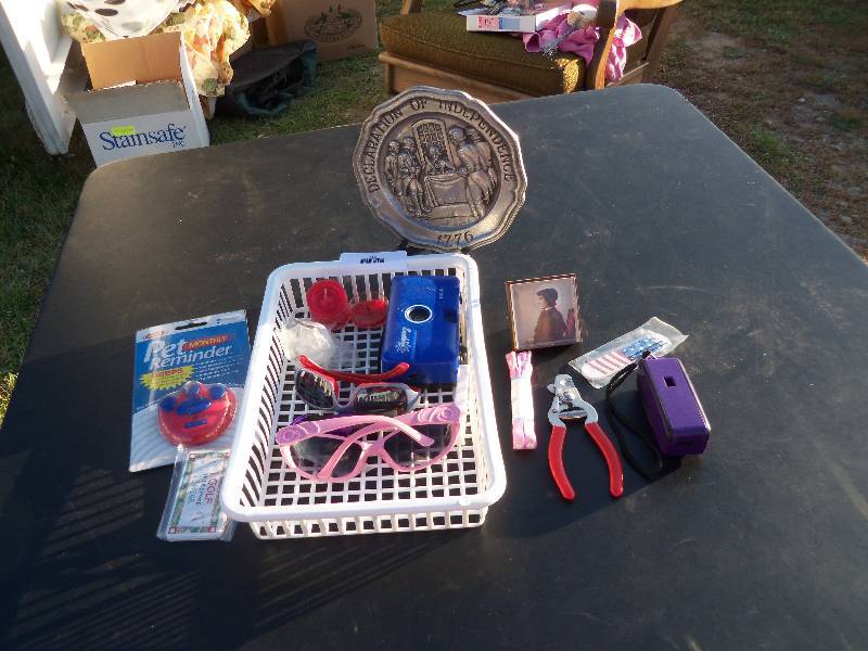 lot 215 image: Pet Items, Cameras and More