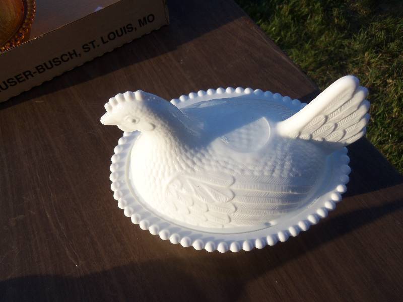 lot 225 image: Candy Dish