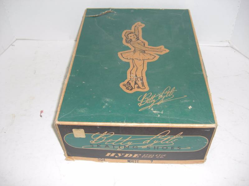 2 Pair Classic Roller Skates  Hyde Betty Lyte Wood Wheels & Key