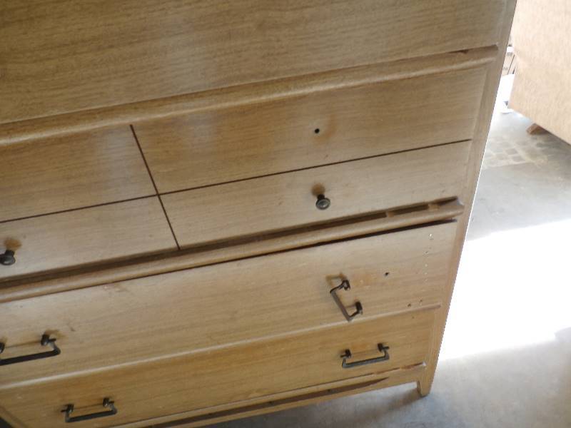 chest of drawers
