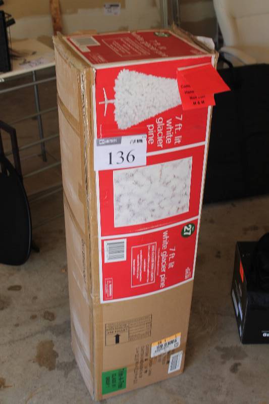 Christmas Tree 7 Lit White Glacier Pine In Box.