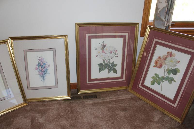 Lot of (4) Flower Prints wWooden Frames & Matting 16.5� x 20� 22.5� x 19.5�.