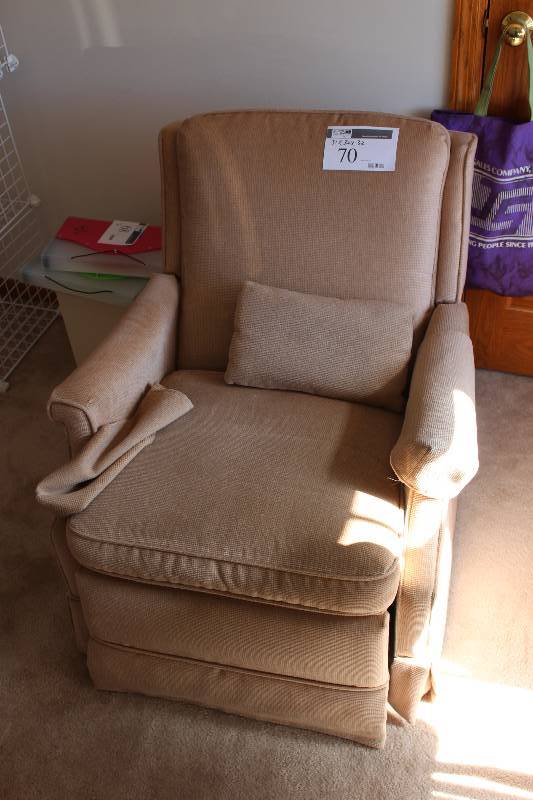Recliner Seat wCloth Upholstery 31� x 32� x 32�.