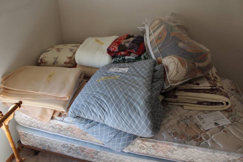 Lot of Bedding For Miscellaneous Sized Beds.