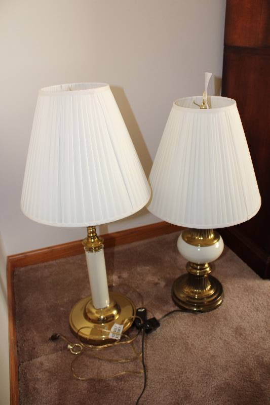 Lot of (2) Lamps wShades.