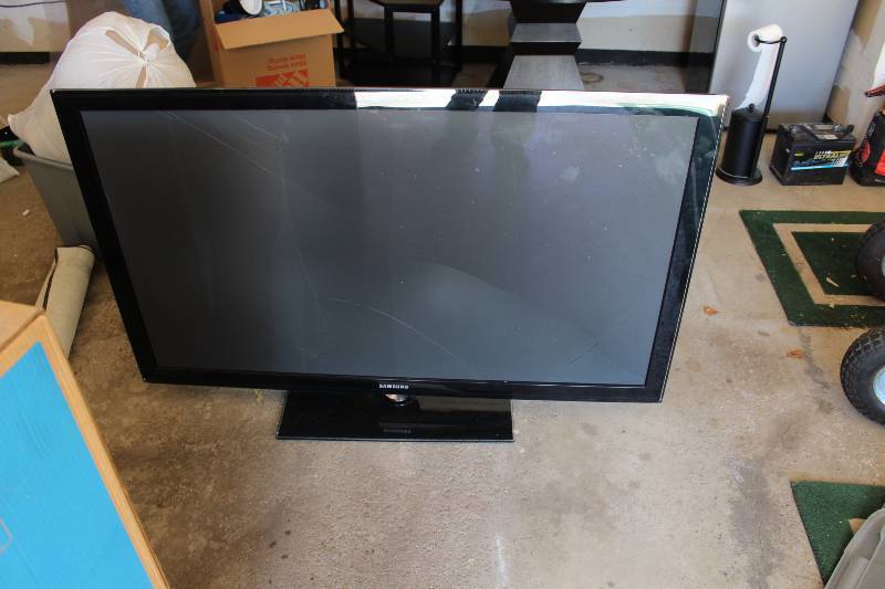 Samsung 58� Flat Screen TV Has Cracked Screen.