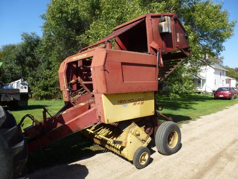 New Holland 848 Round Baler