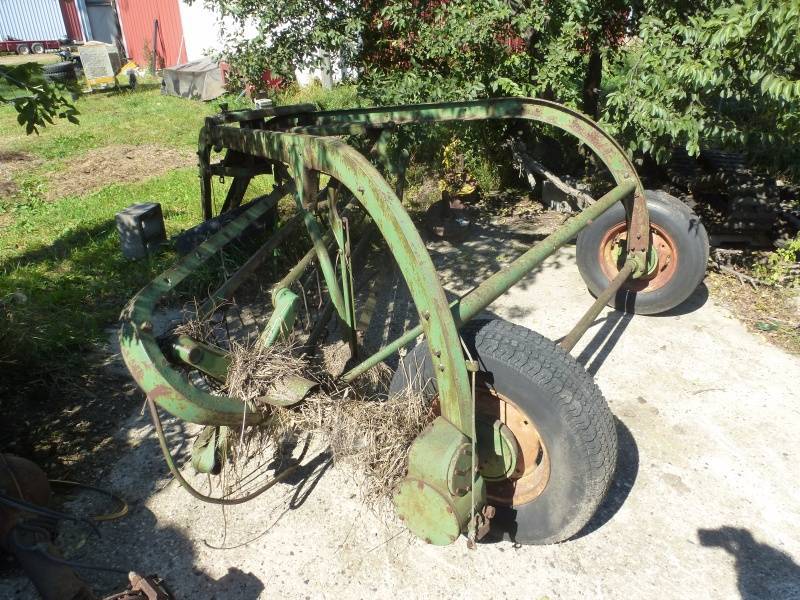 John deere 9 ft Rake