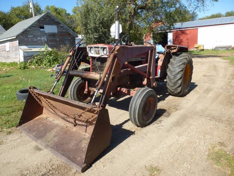 International Hydro 84 Tractor Loader Combo