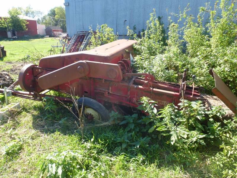 New Holland 289 Square Baler