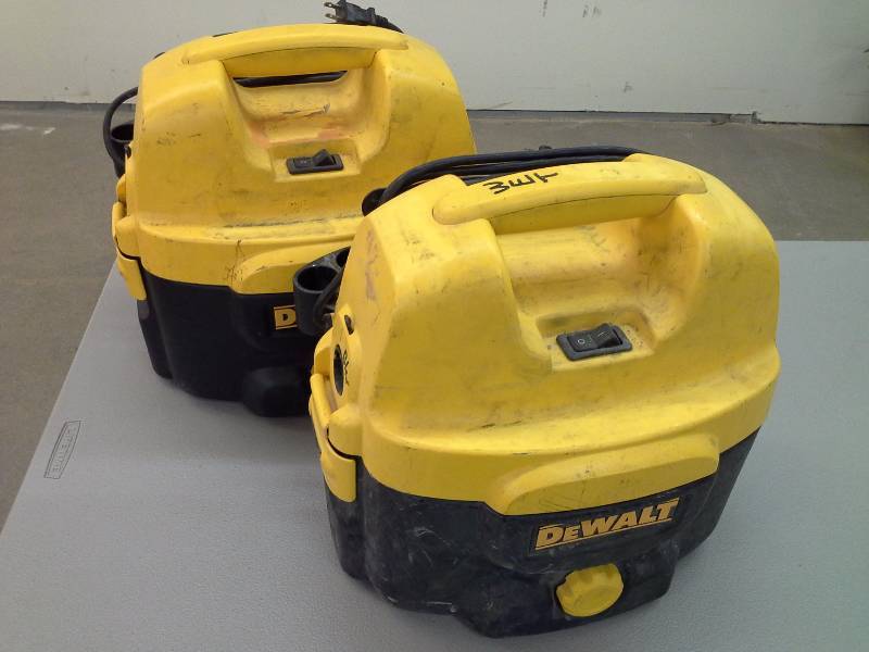 lot 14 image: DeWalt DC500 Heavy Duty 2 Gallon CordlessCorded WetDry Vacuum (2)