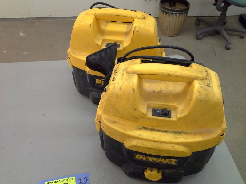 lot 15 image: DeWalt DC500 Heavy Duty 2 Gallon CordlessCorded WetDry Vacuum (2)