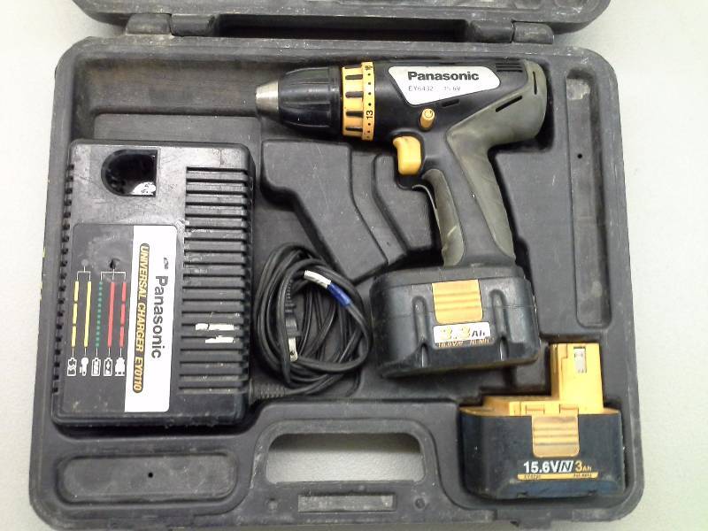 lot 24 image: Panasonic EY6432 Cordless Drill (1)