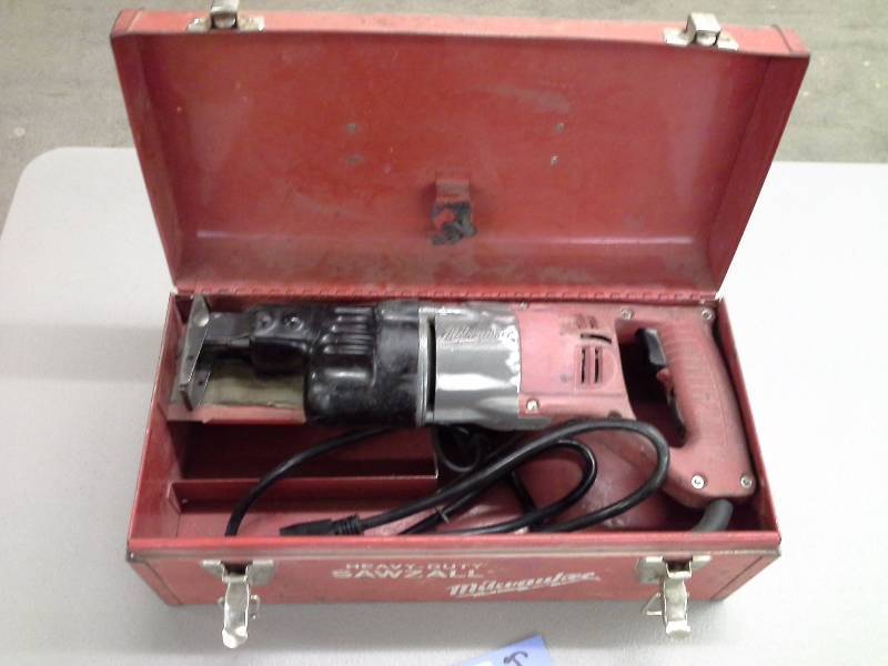 lot 40 image: Milwaukee Sawzall Reciprocating Saw (1)