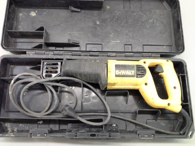 lot 44 image: DeWalt DW303M VS Reciprocating Saw (1)
