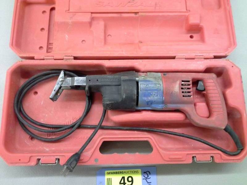 lot 49 image: Milwaukee Sawzall Reciprocating Saw (1)