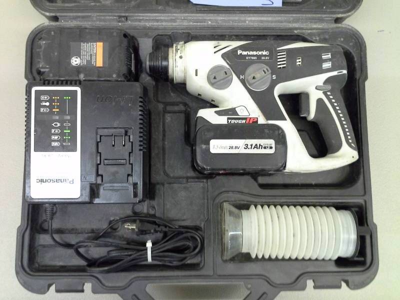 lot 54 image: Panasonic EY7880 (1)
