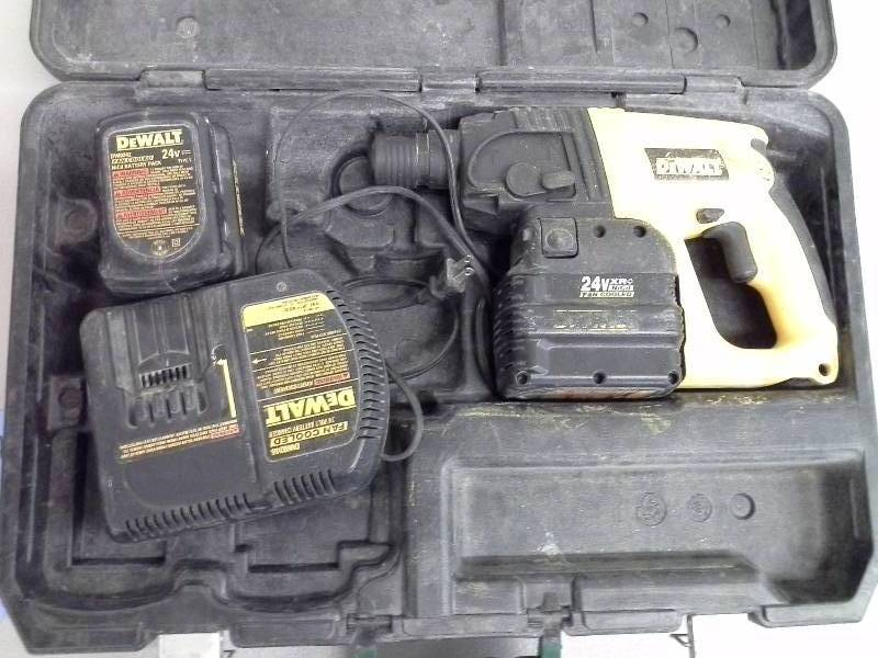 lot 60 image: DeWalt DC223 24V SDS Hammer (1)