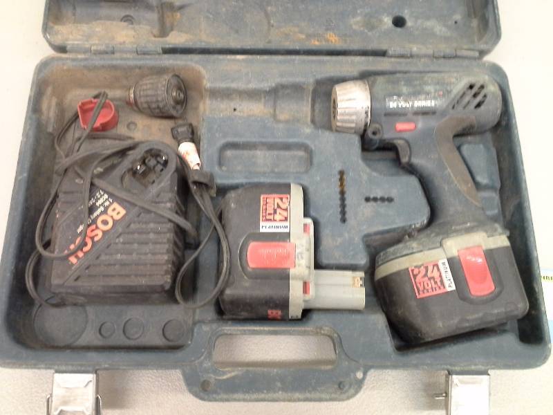 lot 63 image: Bosch Drill - Needs TLC