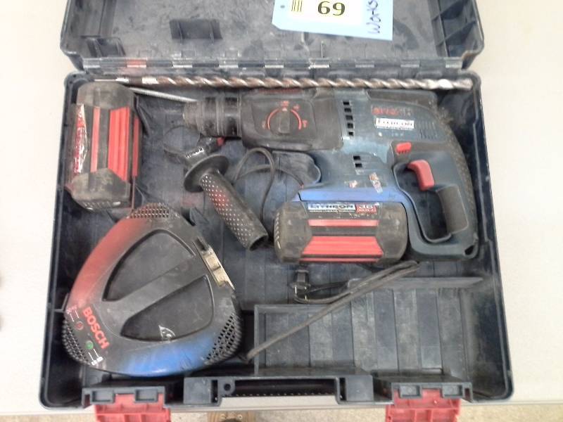 lot 69 image: Bosch 3 611 J00 R10 Rotary Hammer