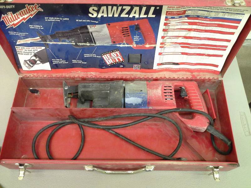 lot 73 image: Milwaukee Sawzall Reciprocating Saw (1)