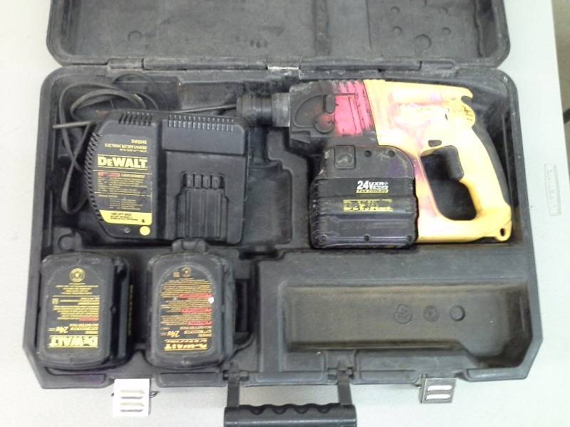lot 77 image: DeWalt DC223 24V SDS Hammer (1)