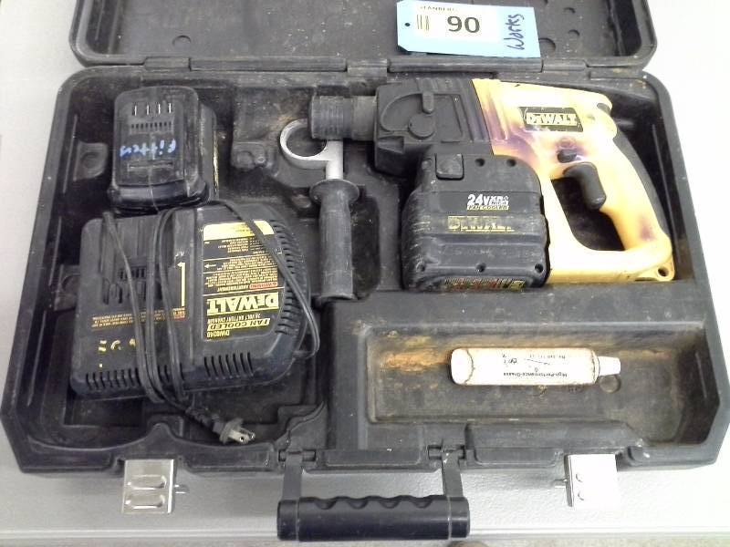 lot 90 image: DeWalt DW005 SDS Rotary Hammer (1)