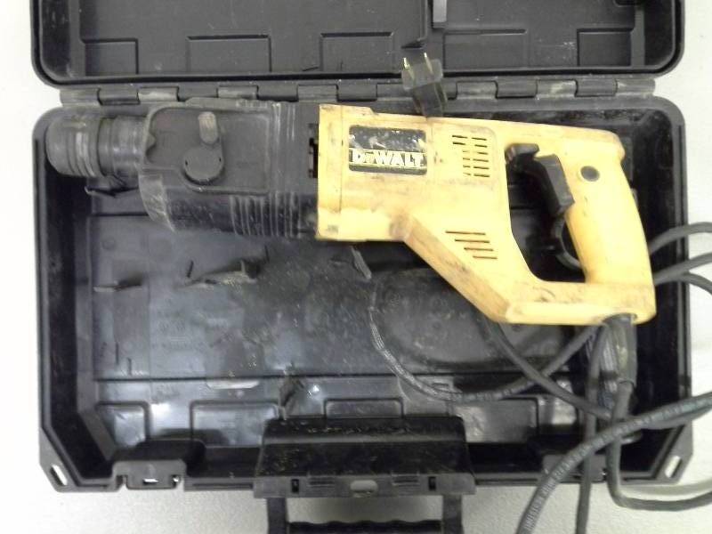 lot 94 image: DeWalt DW567 SDS Rotary Hammer (1)