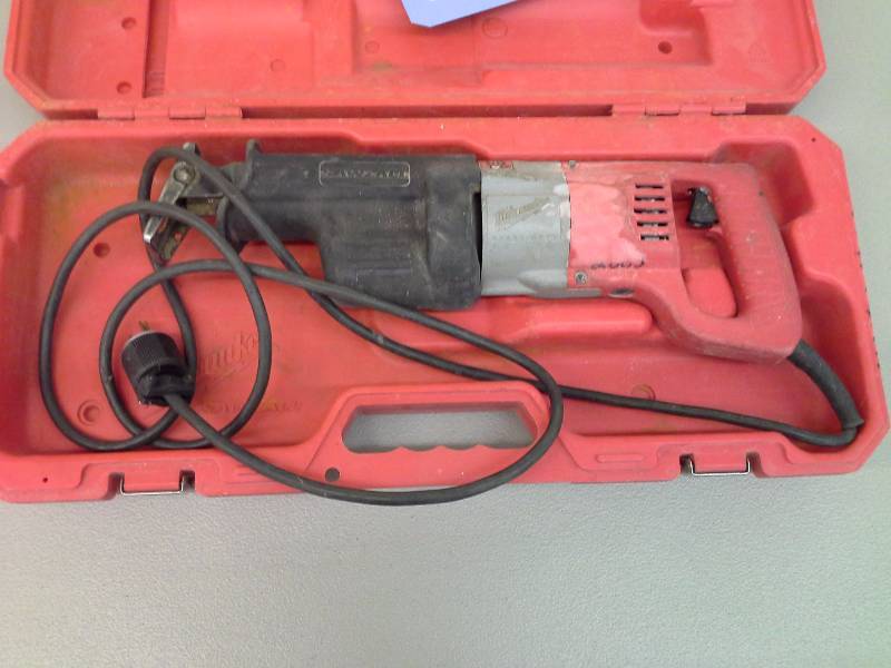 lot 96 image: Milwaukee Sawzall Reciprocating Saw (1)