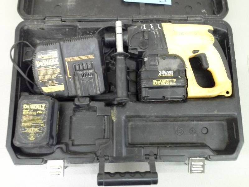 lot 99 image: DeWalt DW005 SDS Rotary Hammer (1)
