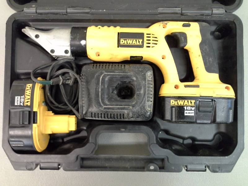 lot 117 image: DeWalt DC490 Cordless Swivel-Head Shear (1)