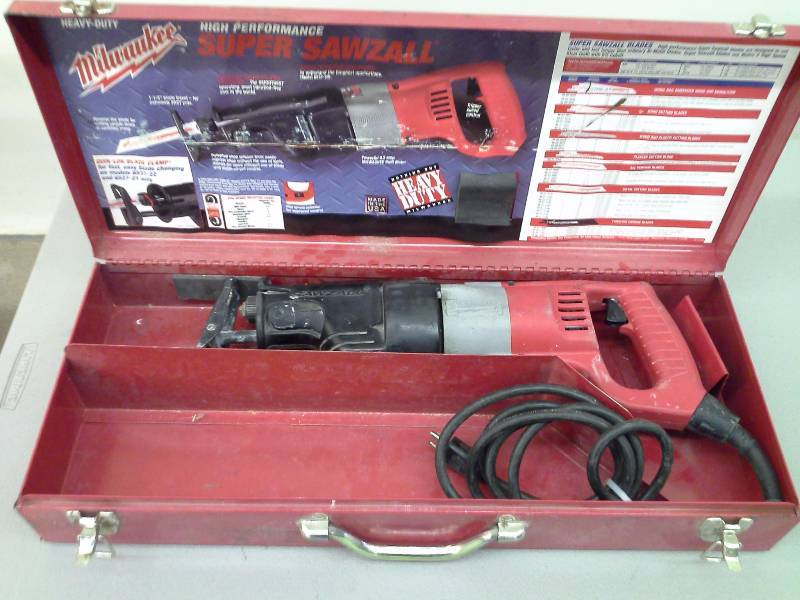 lot 138 image: Milwaukee Sawzall Reciprocating Saw (1)