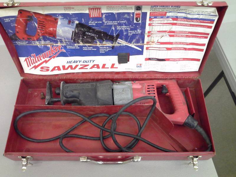 lot 143 image: Milwaukee Sawzall Reciprocating Saw (1)