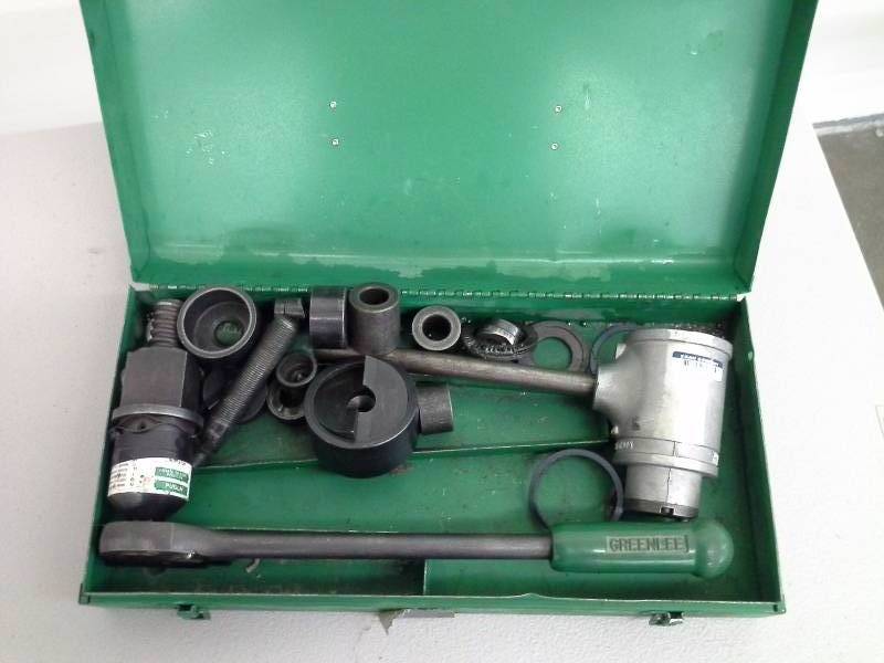 lot 151 image: Greenlee Ratchet Knockout Punch Set (1)
